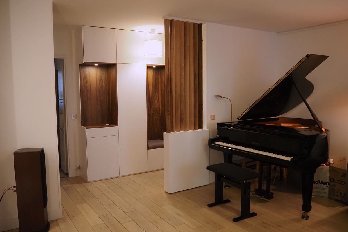 ébéniste fabien masnada haute savoie amenagement-frene-blanchi-noyer-clair-sur-mesure-masnada-annecy